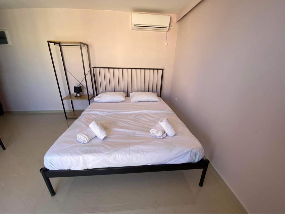 Lavrio 1Bdr Penthouse 7 Min On Foot From The Port Apartment Exterior photo